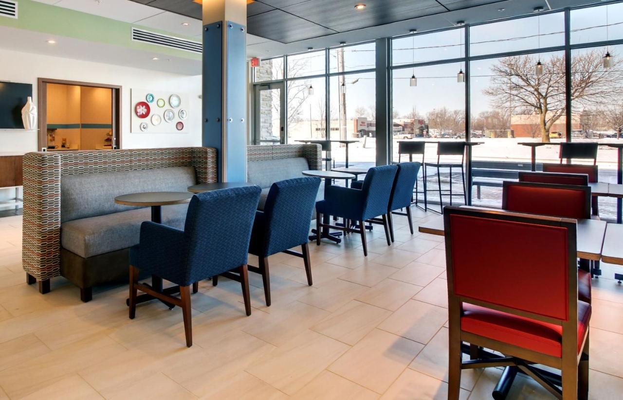 Holiday Inn Express & Suites Galesburg By Ihg Buitenkant foto