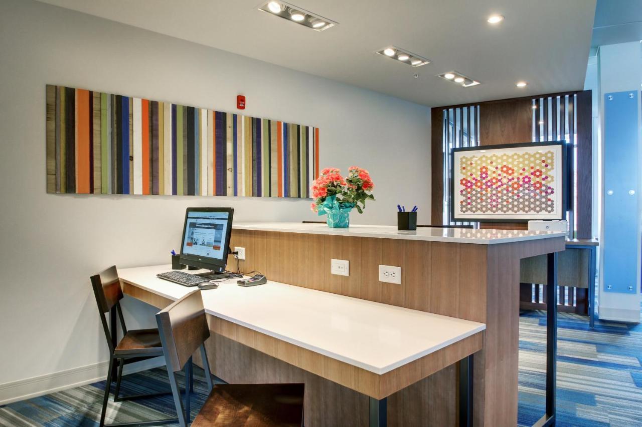 Holiday Inn Express & Suites Galesburg By Ihg Buitenkant foto