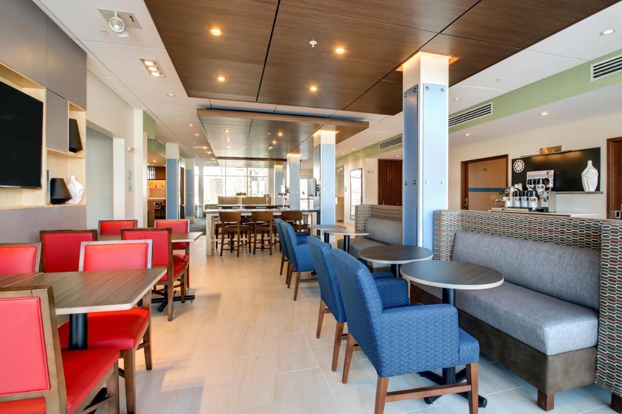 Holiday Inn Express & Suites Galesburg By Ihg Buitenkant foto