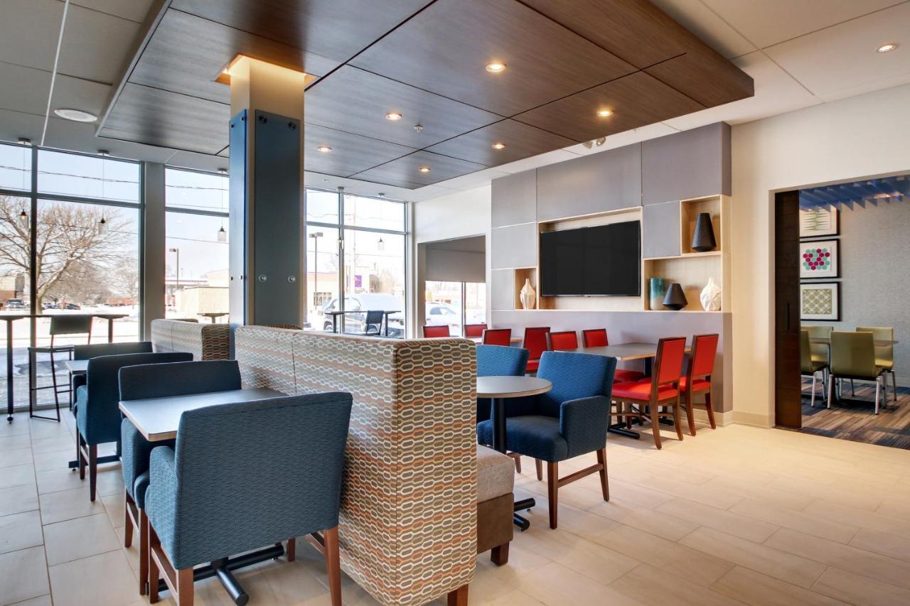 Holiday Inn Express & Suites Galesburg By Ihg Buitenkant foto