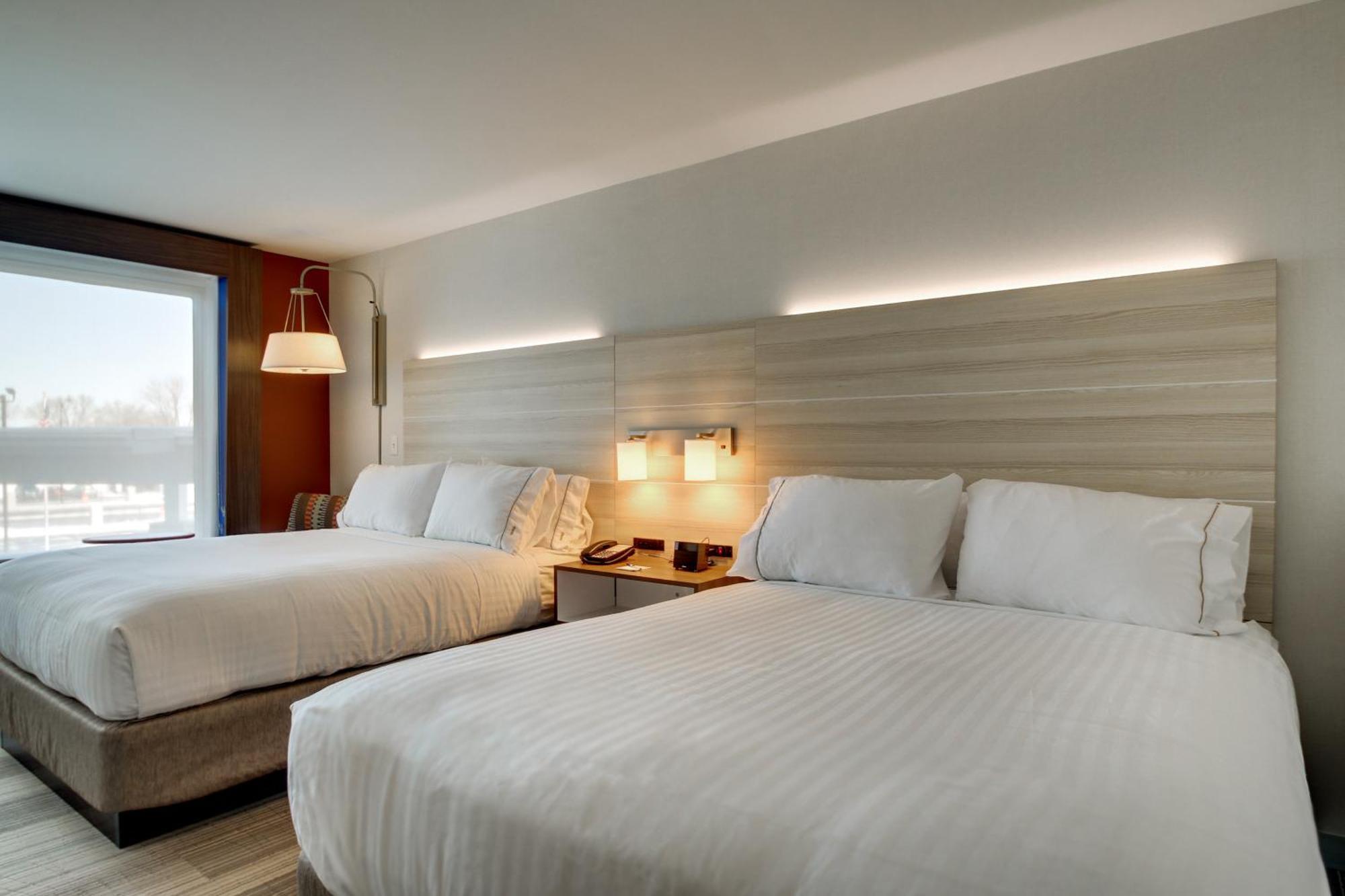 Holiday Inn Express & Suites Galesburg By Ihg Buitenkant foto