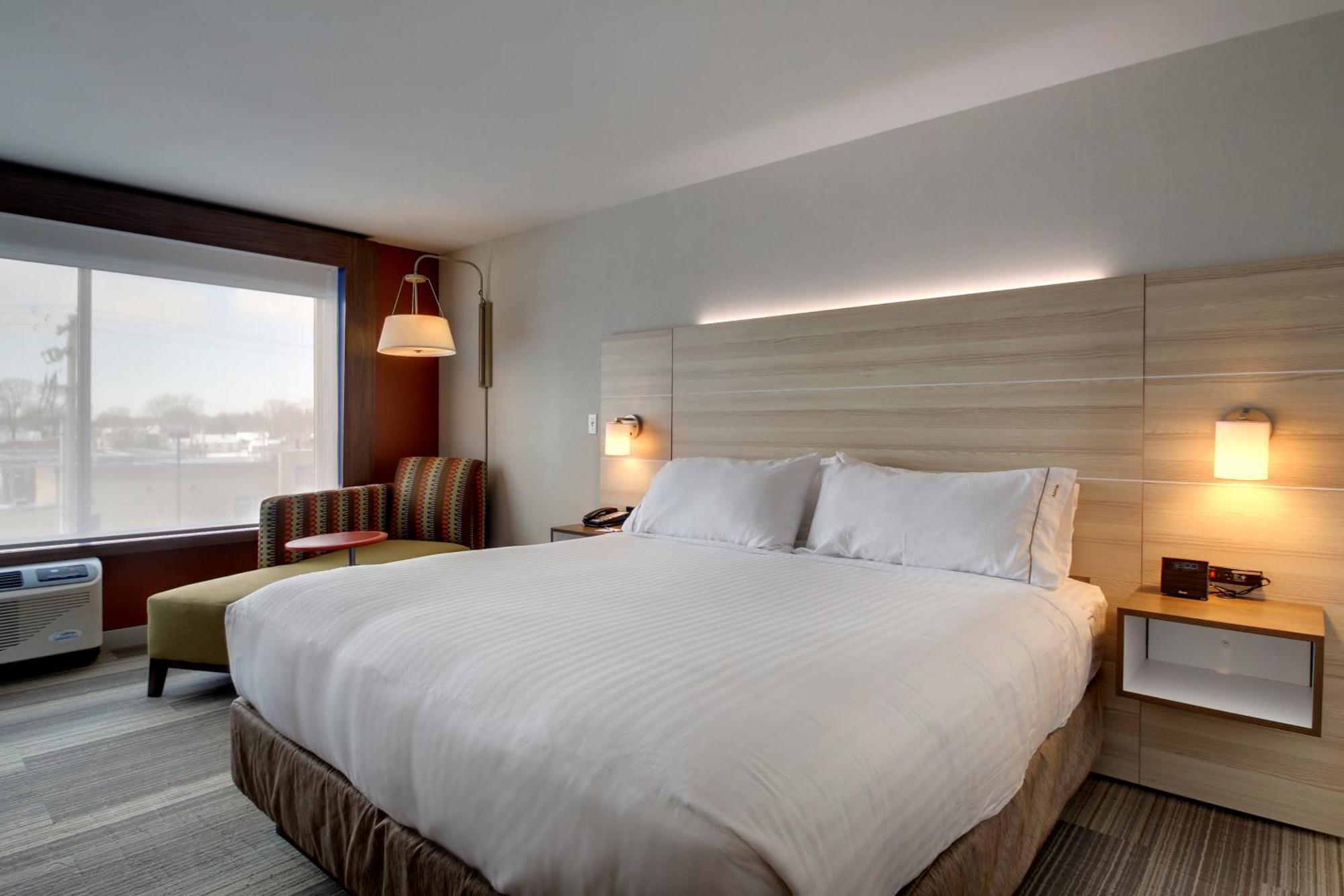 Holiday Inn Express & Suites Galesburg By Ihg Buitenkant foto
