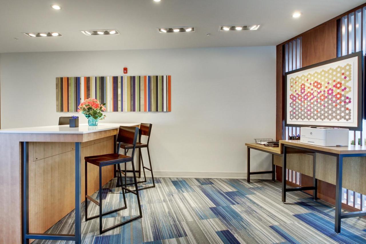 Holiday Inn Express & Suites Galesburg By Ihg Buitenkant foto