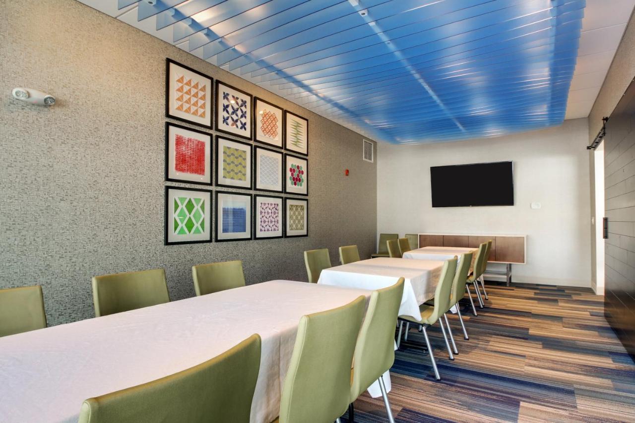 Holiday Inn Express & Suites Galesburg By Ihg Buitenkant foto