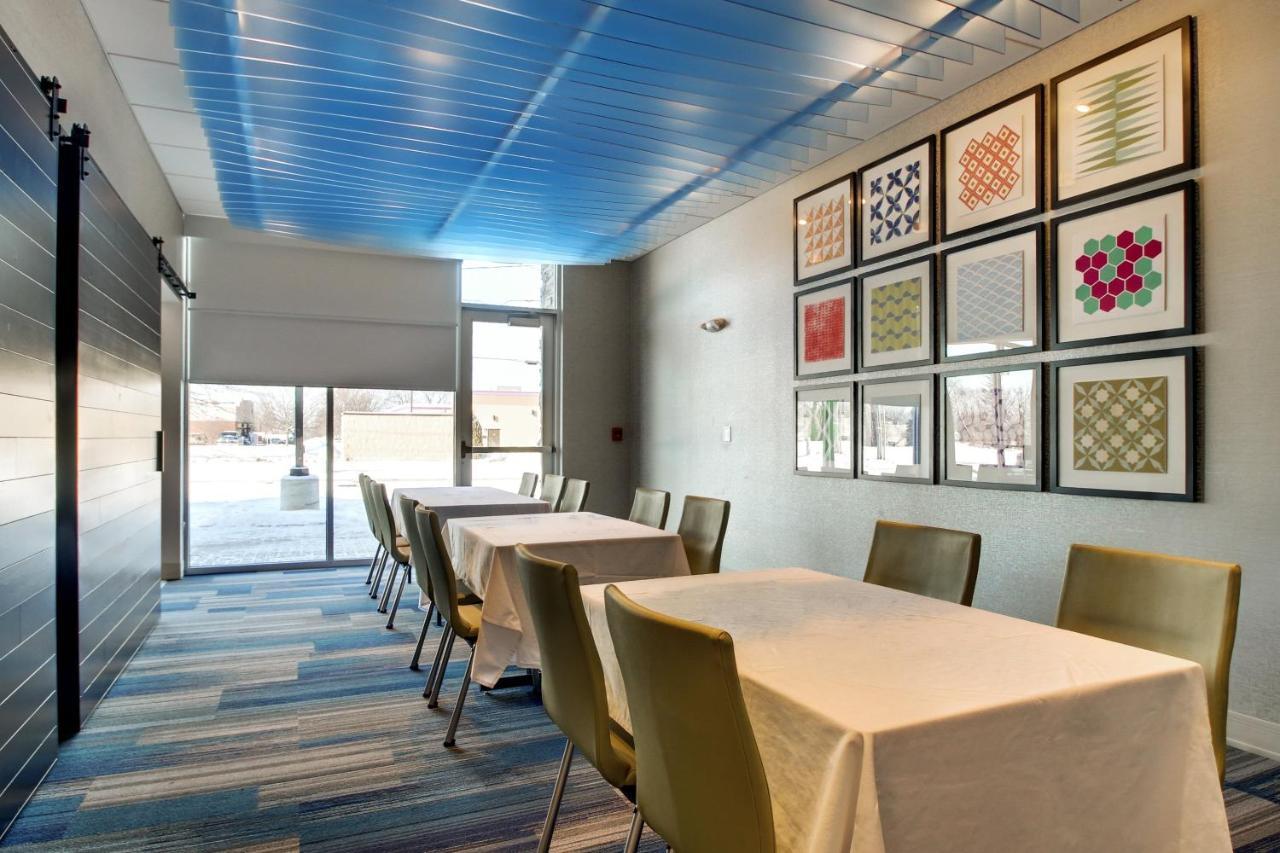 Holiday Inn Express & Suites Galesburg By Ihg Buitenkant foto