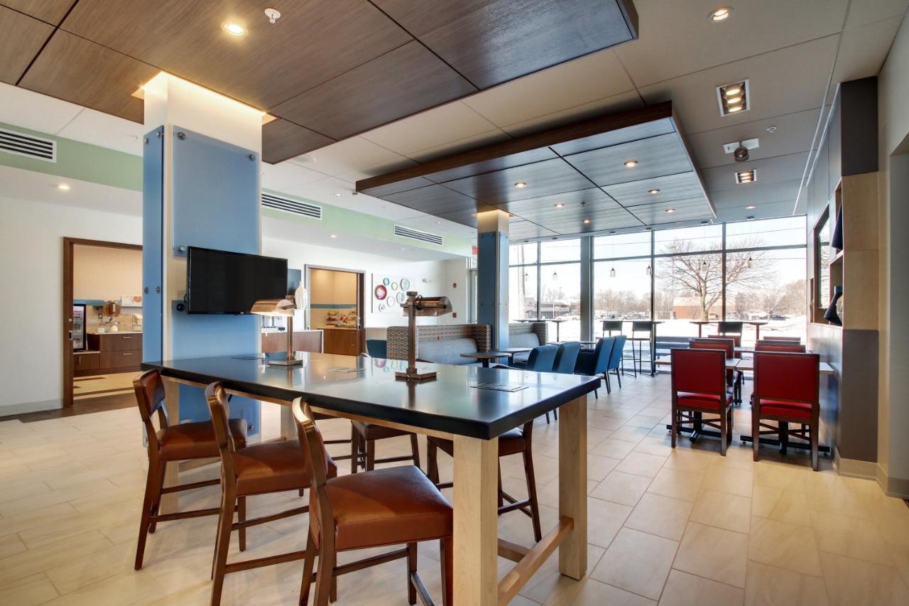 Holiday Inn Express & Suites Galesburg By Ihg Buitenkant foto