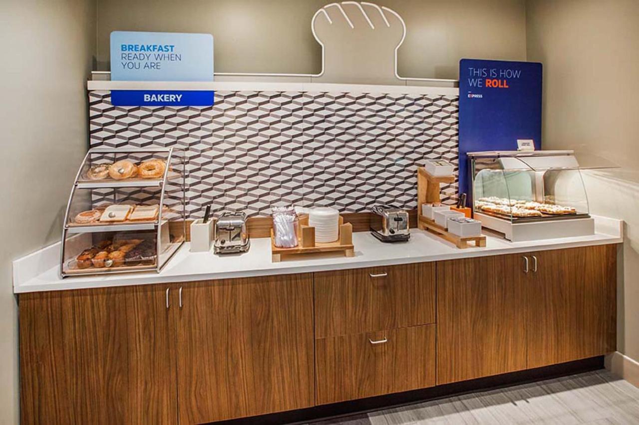 Holiday Inn Express & Suites Galesburg By Ihg Buitenkant foto
