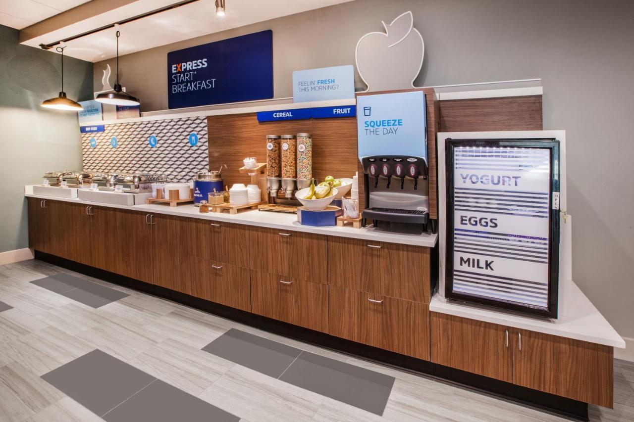 Holiday Inn Express & Suites Galesburg By Ihg Buitenkant foto